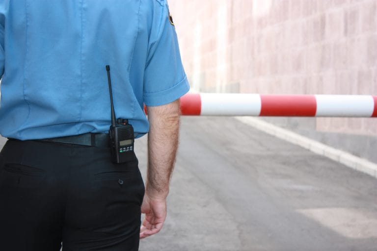 Segurança - geral - guardas vigilantes cancela controle entrada