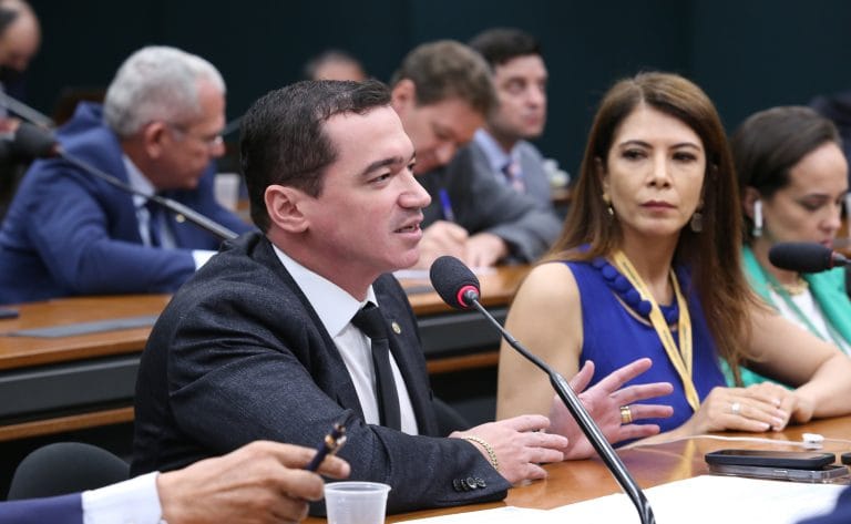 Audiência Pública - Transporte aéreo de passageiros na Região Norte: problemas e soluções. Dep. Alexandre Guimarães (MDB - TO)