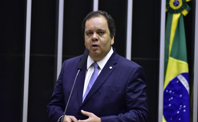 Deputado Elmar Nascimento discursa no Plenário
