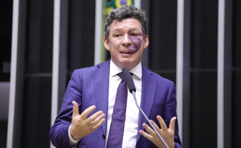 Deputado Reginaldo Lopes discursa no Plenário