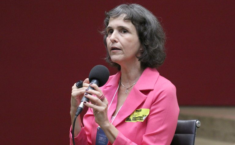 Maratona de Linguagem Simples para a Cidadania. Debatedora e palestrande, Heloísa Fischer.