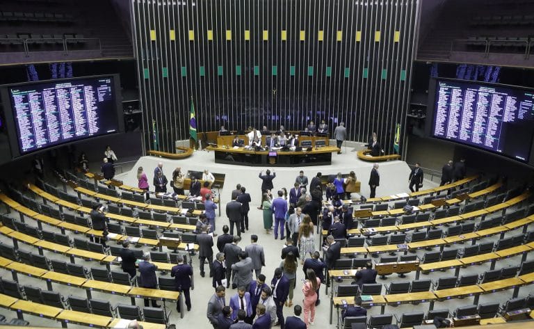 Discussão e votação de propostas legislativas.