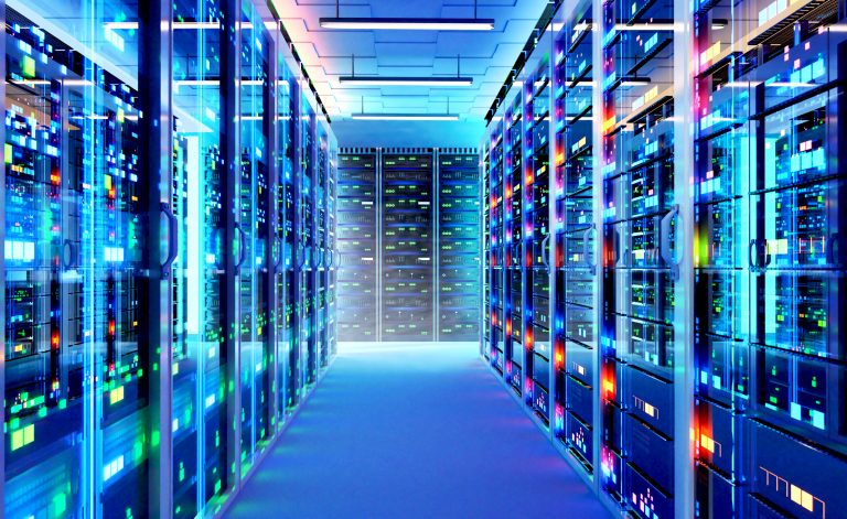 Interior da grande sala de servidores moderna. Ilustração de renderização 3D. Datacenter