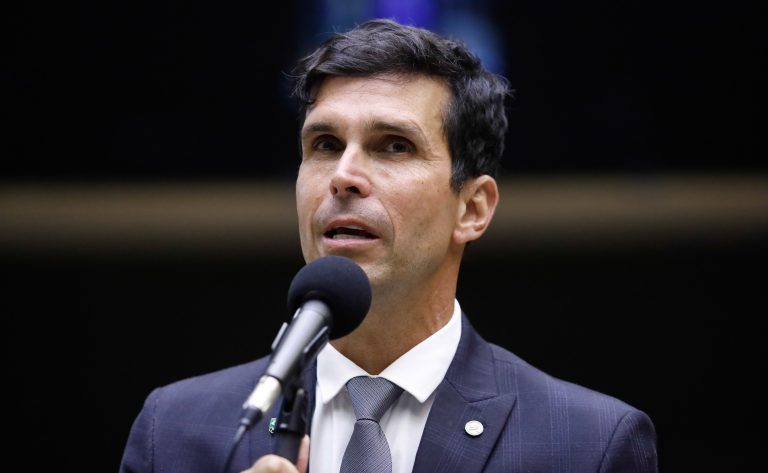 Discussão e votação de propostas legislativas. Dep. Luiz Lima (PL-RJ)