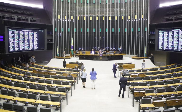 Discussão e votação de propostas legislativas