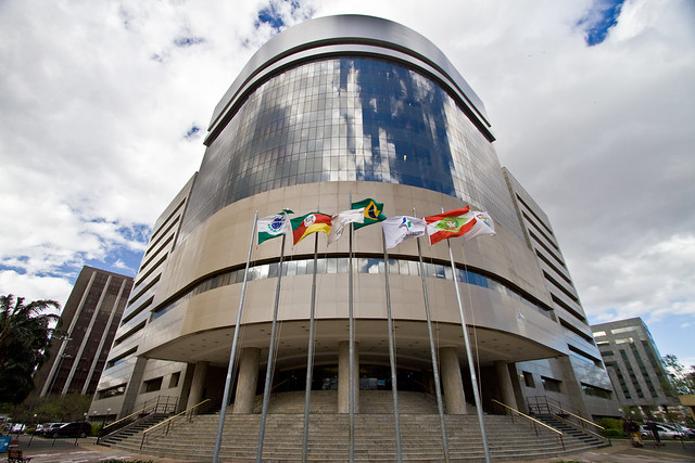 Prédio espelhado da justiça eleitoral