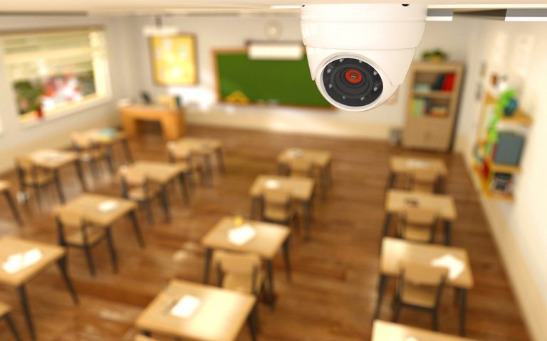 Câmera de segurança numa sala de aula