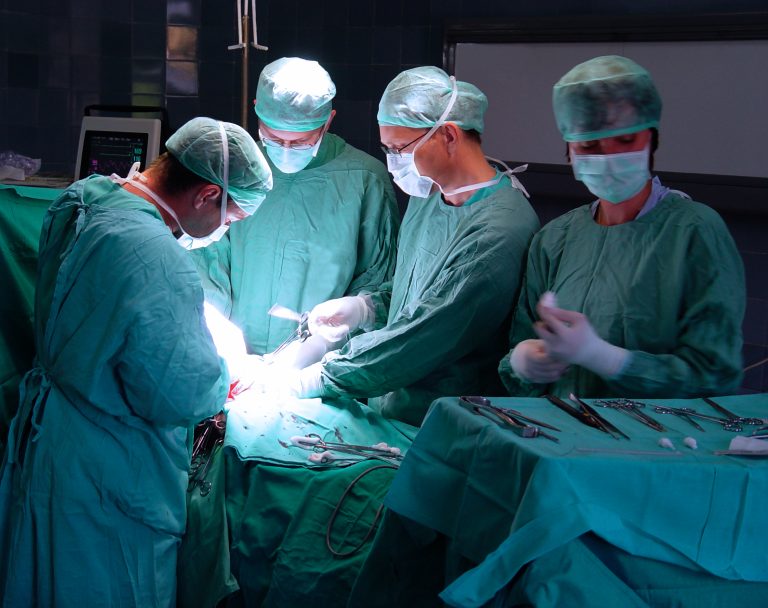 Cirurgia, médicos, internação, hospital