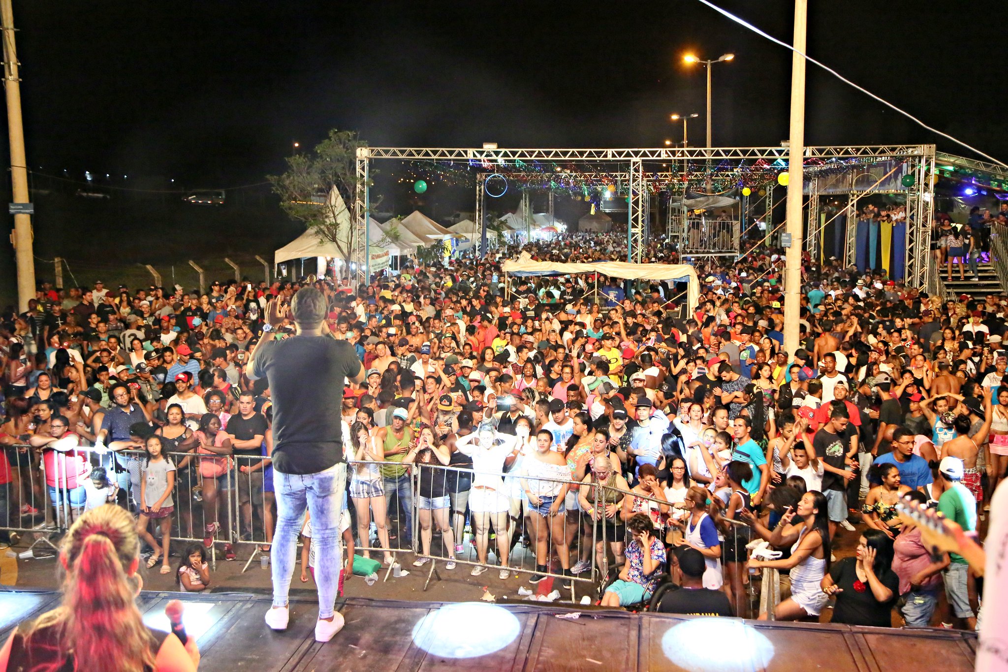 Cultura - música - shows público artistas lazer (Carnaval 2018 em Uberaba-MG)
