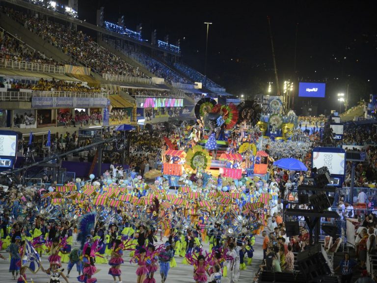 Desfile de carnaval no Rio de Janeiro