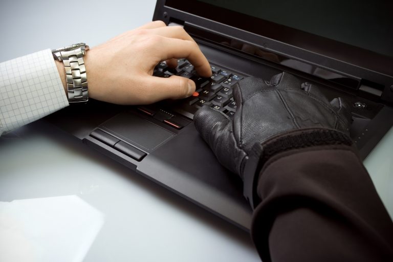 Segurança - geral - segurança digital - proteção de dados pessoais - hacker - roubo compras on line