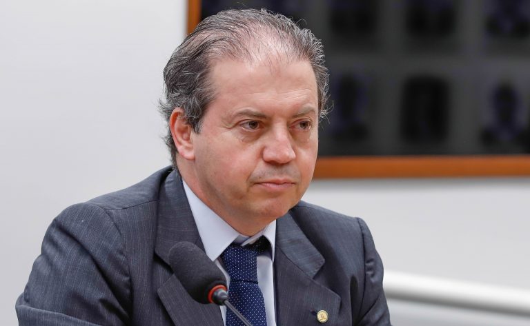 Deputado Rodrigo de Castro (União-MG) em comissão da Câmara dos Deputados