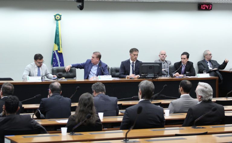 Audiência Pública - Obras Públicas com Indícios de Irregularidades (COI). Chefe da Assessoria Parlamentar - Agência Nacional dos Transportes Terrestres - ANTT, Allan Duarte Milagres; Dep. Jonas Donizette (PSB - SP) e Secretário de Controle Externo de Infraestrutura - Tribunal de Contas da União, Carlos Rafael Menin Simões