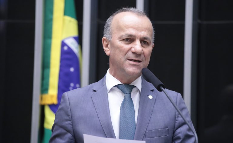 Deputado Helder Salomão (PT-ES) fala no Plenário da Câmara