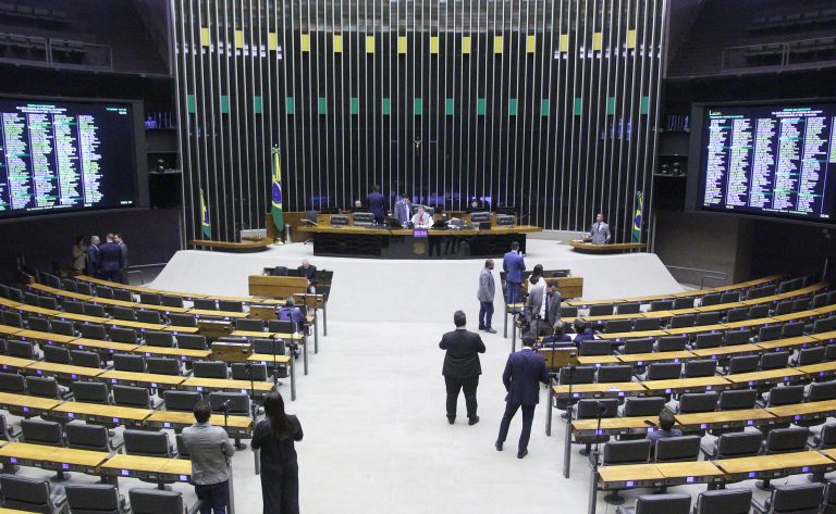 Discussão e votação de propostas legislativas