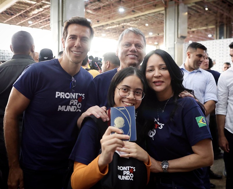 Embarque de alunos do Programa "Prontos para o Mundo"