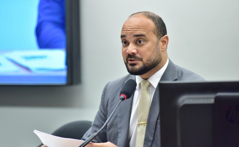 Deputado Capitão Alden (PL-BA) fala em comissão na Câmara dos Deputados