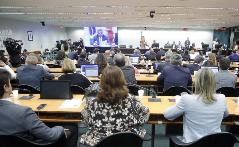 Discussão e votação de propostas legislativas.