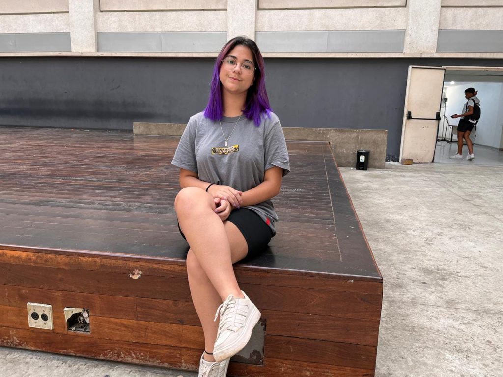 Natalia Cezário estudante de Teatro