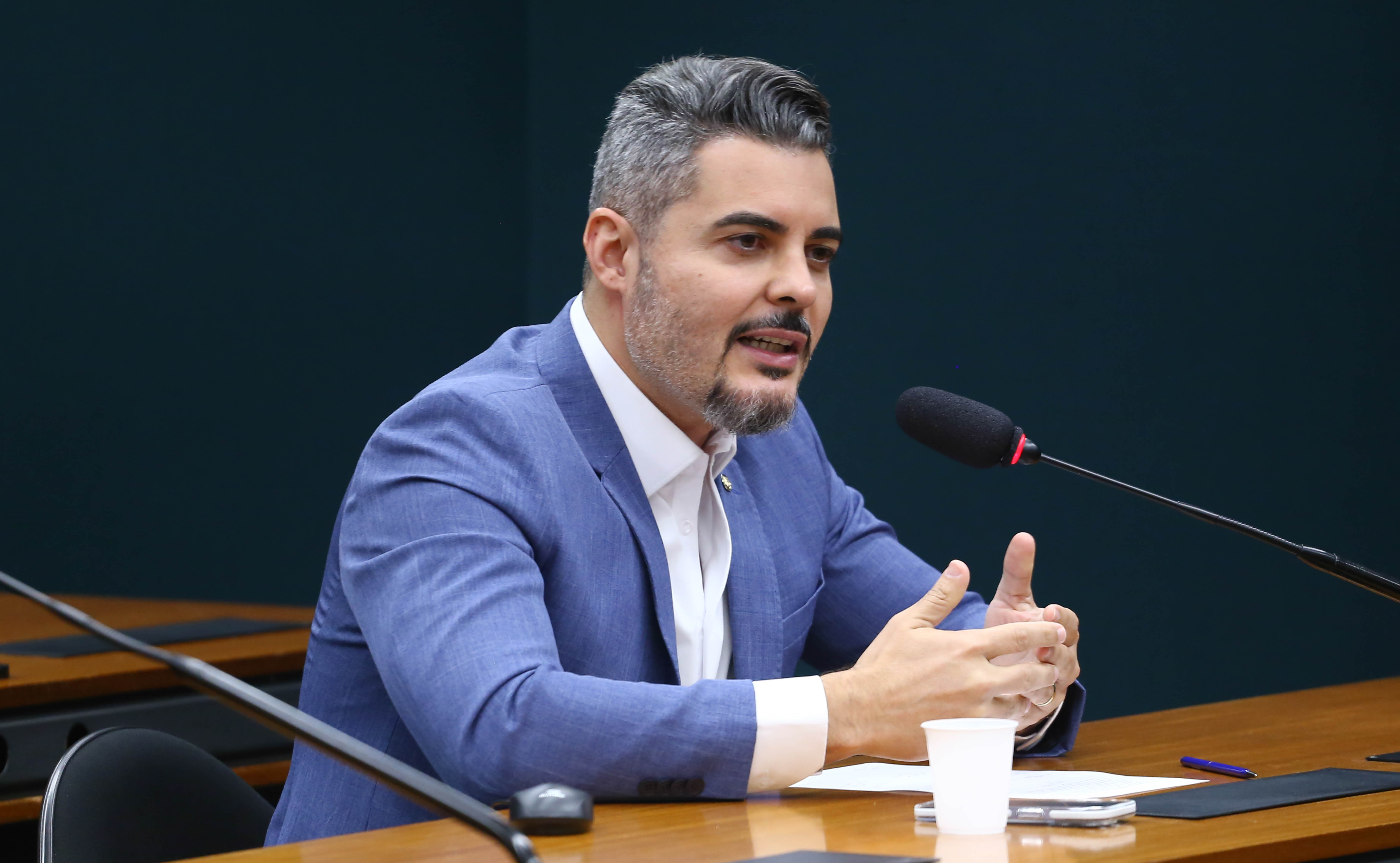 Deputado Thiago Flores (MDB-RO) fala em comissão na Câmara dos Deputados