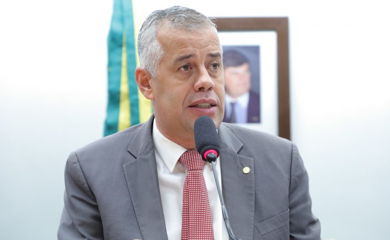 Deputado Evair Vieira de Melo (PP-ES) fala em comissão da Câmara dos Deputados