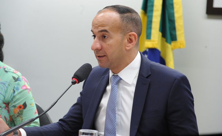 Deputado Paulo Alexandre Barbosa (PSDB-SP) fala em comissão da Câmara dos Deputados