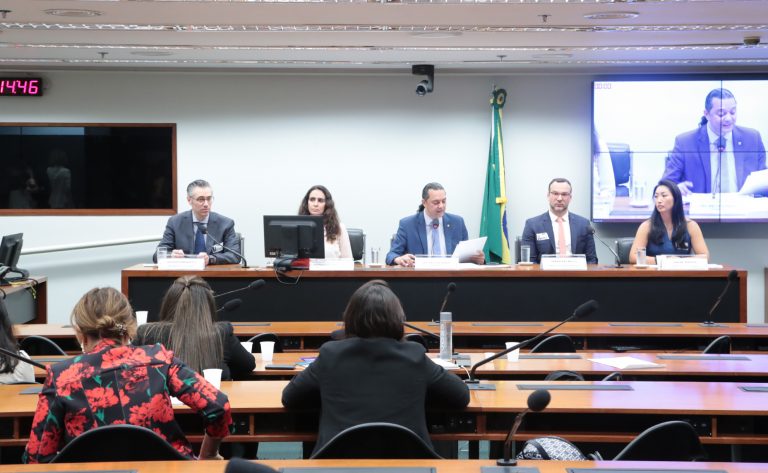 Audiência Pública - Terapia nutricional dos pacientes em tratamento contra câncer e em reabilitação no âmbito da Política Nacional de Prevenção e Controle do Câncer. Embaixador do Movimento Nutrindo Vidas - Movimento Nutrindo Vidas, Arthur Lorenzetti; Dep. Weliton Prado (SOLIDARIEDADE - MG); Médico Oncologista e Nutrólogo, Pedro dal Bello e Nutricionista Oncologista, Simone Kikuchi