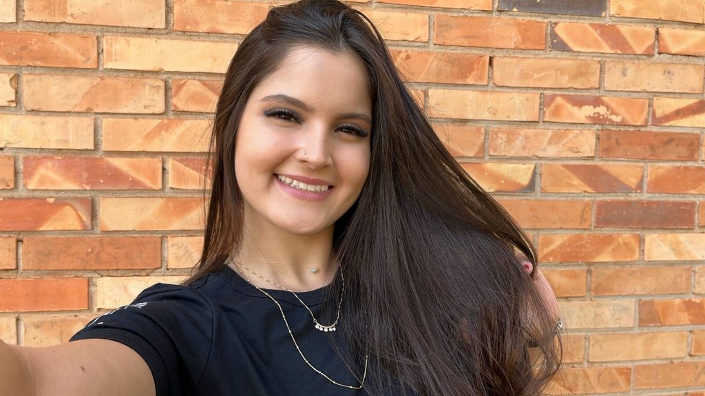 Inara Eduarda Poeta estudante