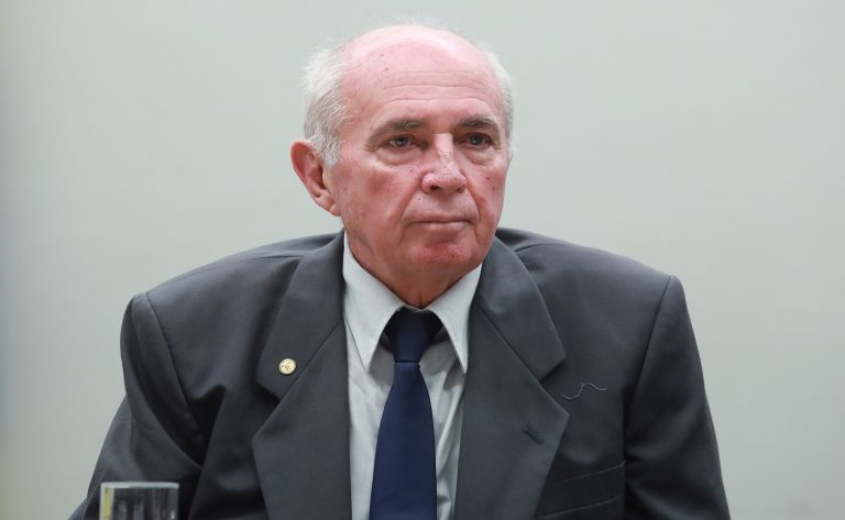 Deputado Lebrão (União-RO) em comissão da Câmara dos Deputados