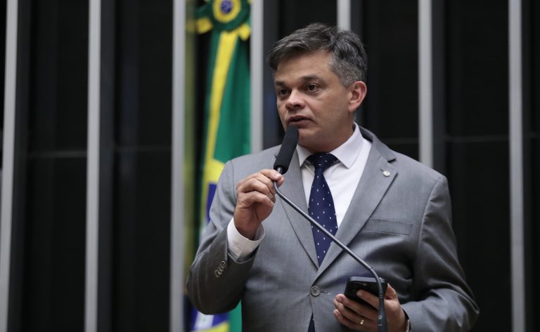 Discussão e votação de propostas. Dep. Dimas Gadelha (PT - RJ)