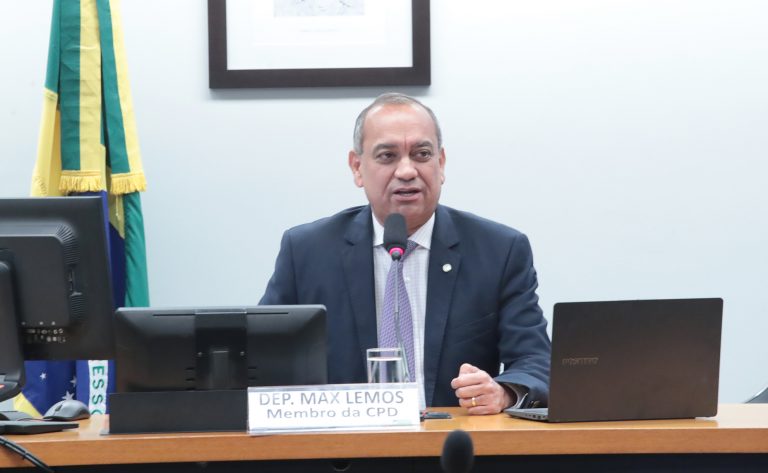 Deputado Max Lemos (PDT-RJ) fala em comissão da Câmara dos Deputados