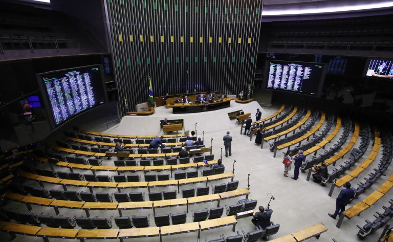 Discussão e votação de propostas legislativas.