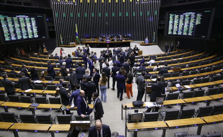 Sessão deliberativa do Plenário da Câmara dos Deputados para discussão e votação de propostas legislativas