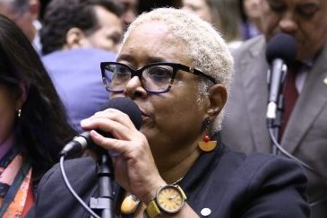 Discussão e votação de propostas legislativas. Dep. Enfermeira Rejane (PCdoB - RJ)