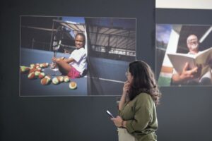 Governo de SP leva exposição fotográfica ‘Retratos de Superação: do Sonho à Realização’ à estação Palmeiras-Barra Funda da CPTM