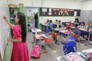 Comissão Especial do PNE discute formação e valorização dos profissionais da educação básica