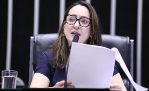 Projeto estabelece política pública para promover saúde mental de meninas