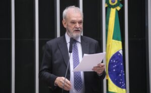 Comissão aprova programa nacional para vacinar idosos e pessoas com deficiência em casa
