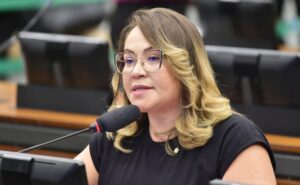 Comissão aprova incentivos salariais para profissionais que atuam na vacinação