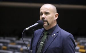Projeto amplia capacidade de aquisição de armas de fogo e munições por policiais