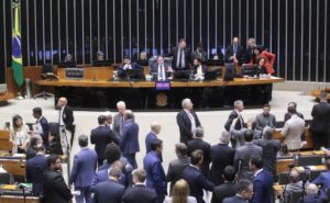 Câmara pode votar hoje proposta que suspende alta do IOF