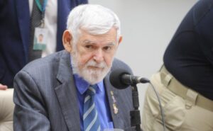 Comissão aprova política de incentivo à educação continuada de idosos