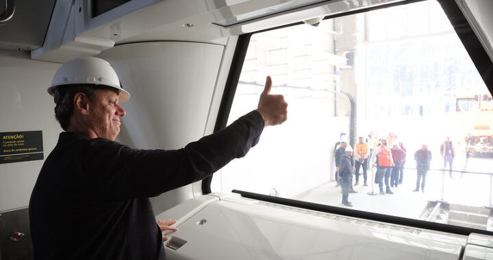 Governo de SP entrega primeiro trem da Linha 6-Laranja do metrô