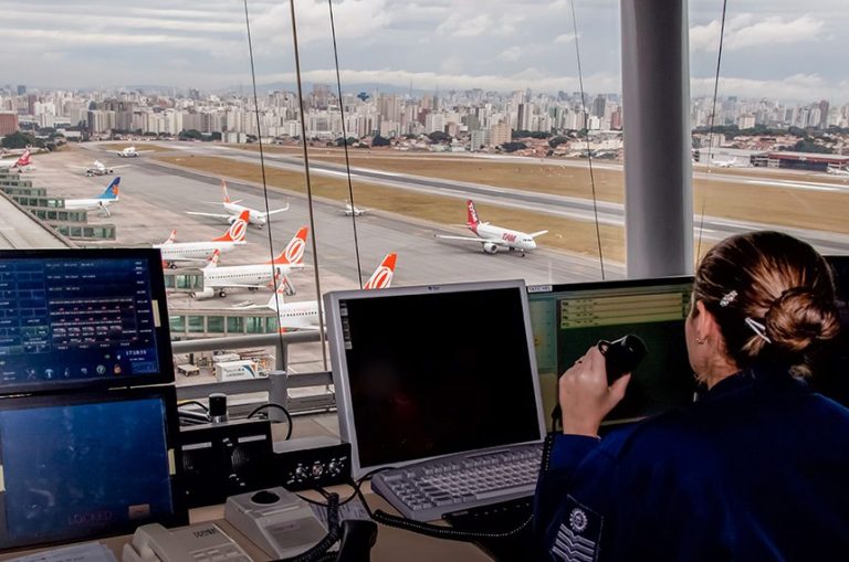 Comissão debate condições de trabalho dos profissionais de controle de tráfego aéreo