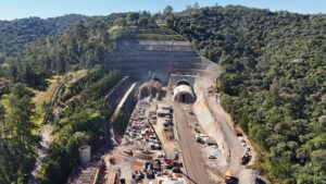 Obra do Rodoanel Norte avança com içamento de vigas de 170 toneladas na Dutra neste fim de semana