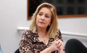 Comissão aprova projeto que prevê playground para crianças ao lado de academias públicas