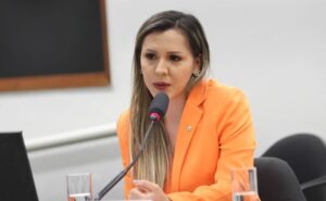 Comissão aprova proposta para prever credencial digital de vaga para deficiente