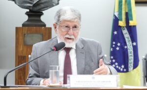 Comissão debate com o embaixador Celso Amorim a formulação e a execução da política externa brasileira
