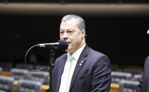 Comissão aprova projeto que cria cadastro de voluntários para ações de apoio em desastres