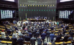 Deputados retomam votações após recesso